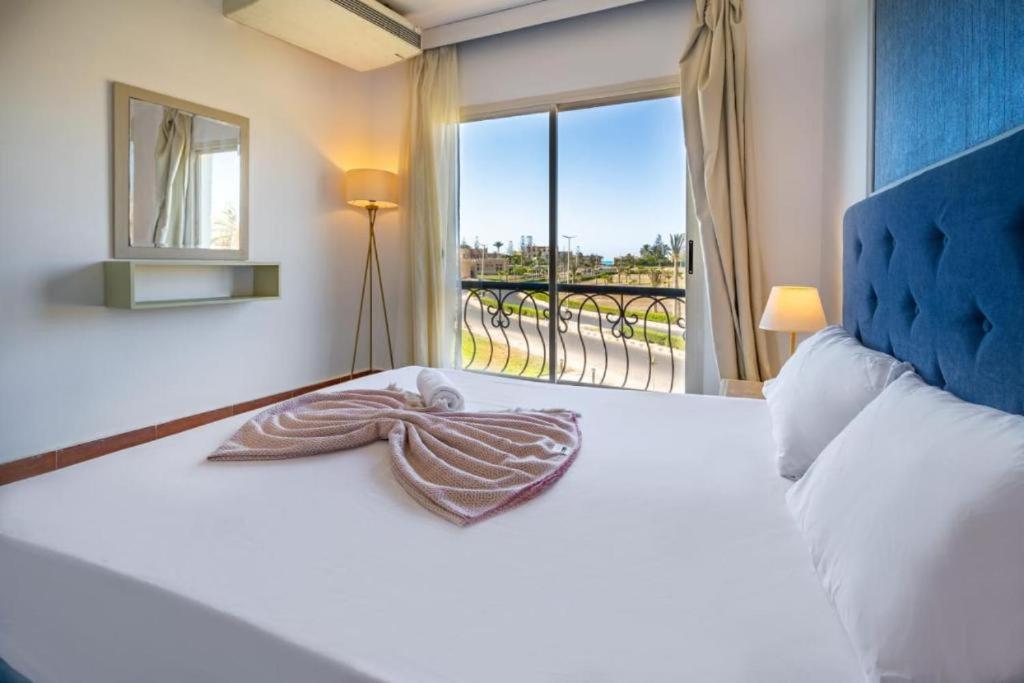 Marina Eye Resort - Alamien Marina Plaza Ел Аламейн Екстериор снимка