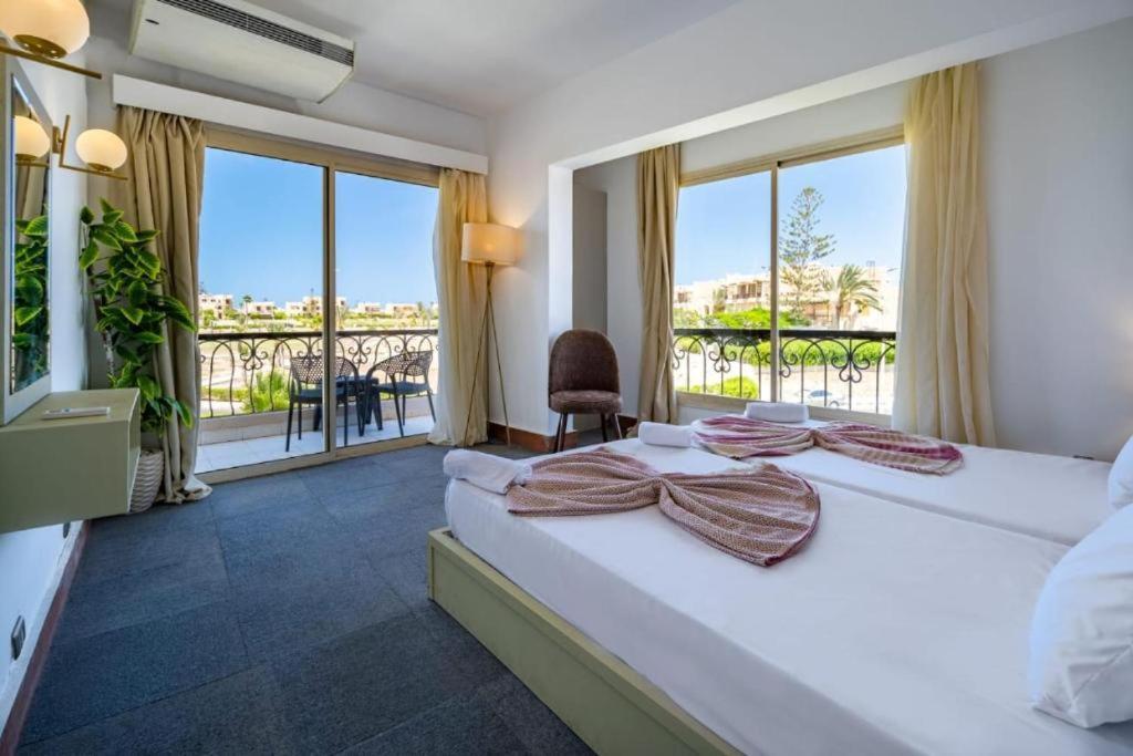 Marina Eye Resort - Alamien Marina Plaza Ел Аламейн Екстериор снимка