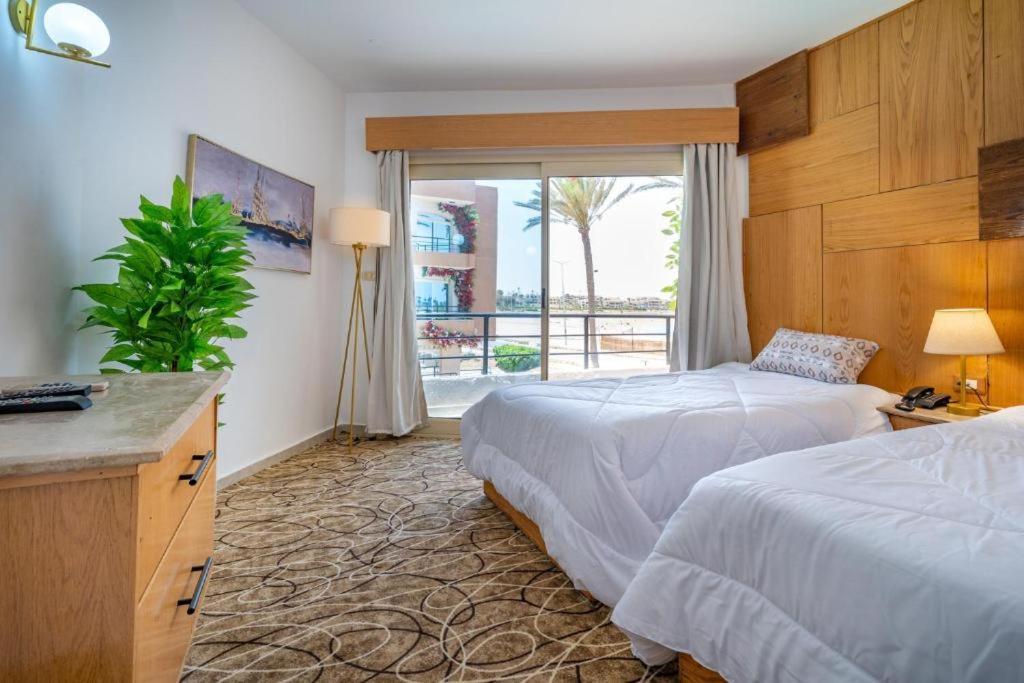 Marina Eye Resort - Alamien Marina Plaza Ел Аламейн Екстериор снимка